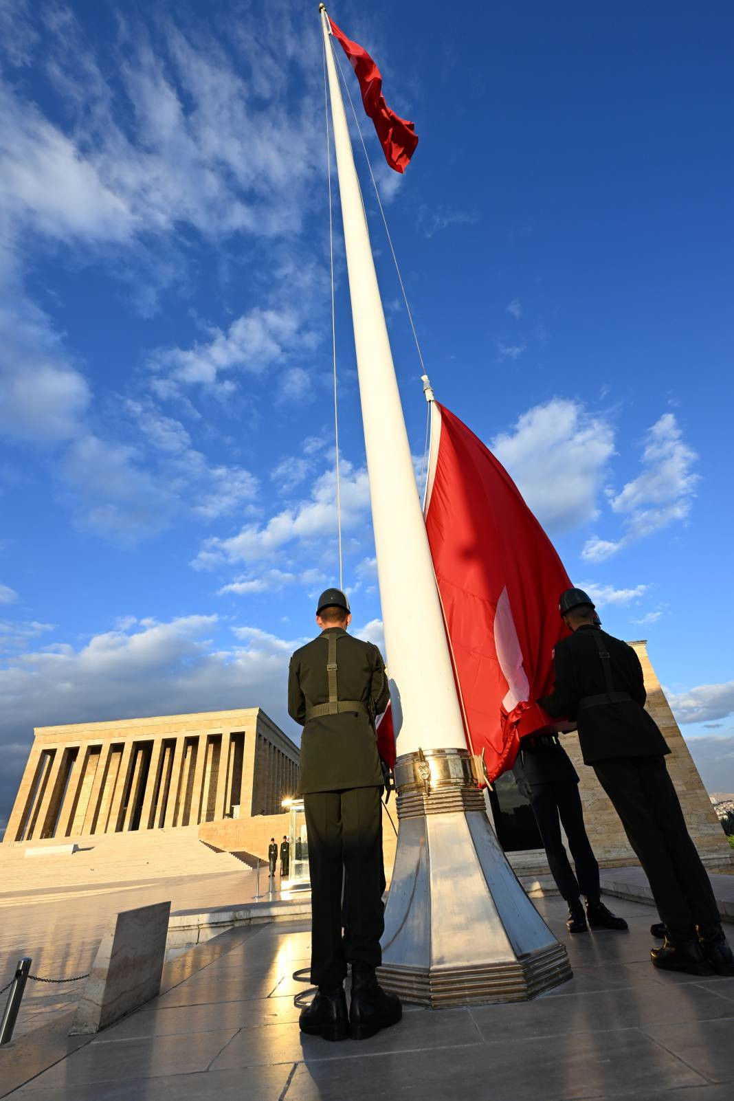 Türk bayrağının gönderden hiç inmediği yer - Resim: 15